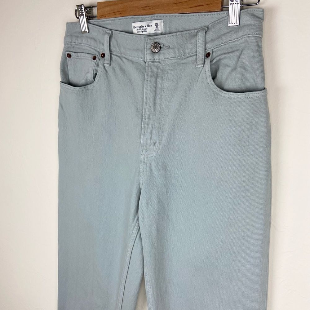 Abercrombie & Fitch 90’s Straight Ultra High-Rise Jeans - Light Gray - Picture 3 of 8